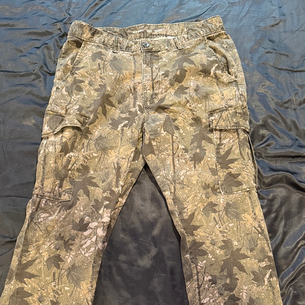 Old Navy Green Camouflage Cargo Pants